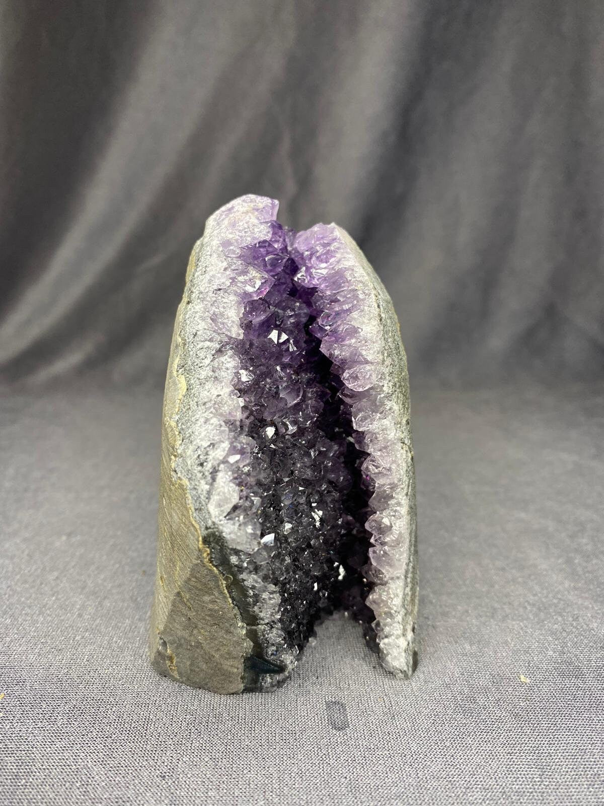 Black/purple Amethyst 553g