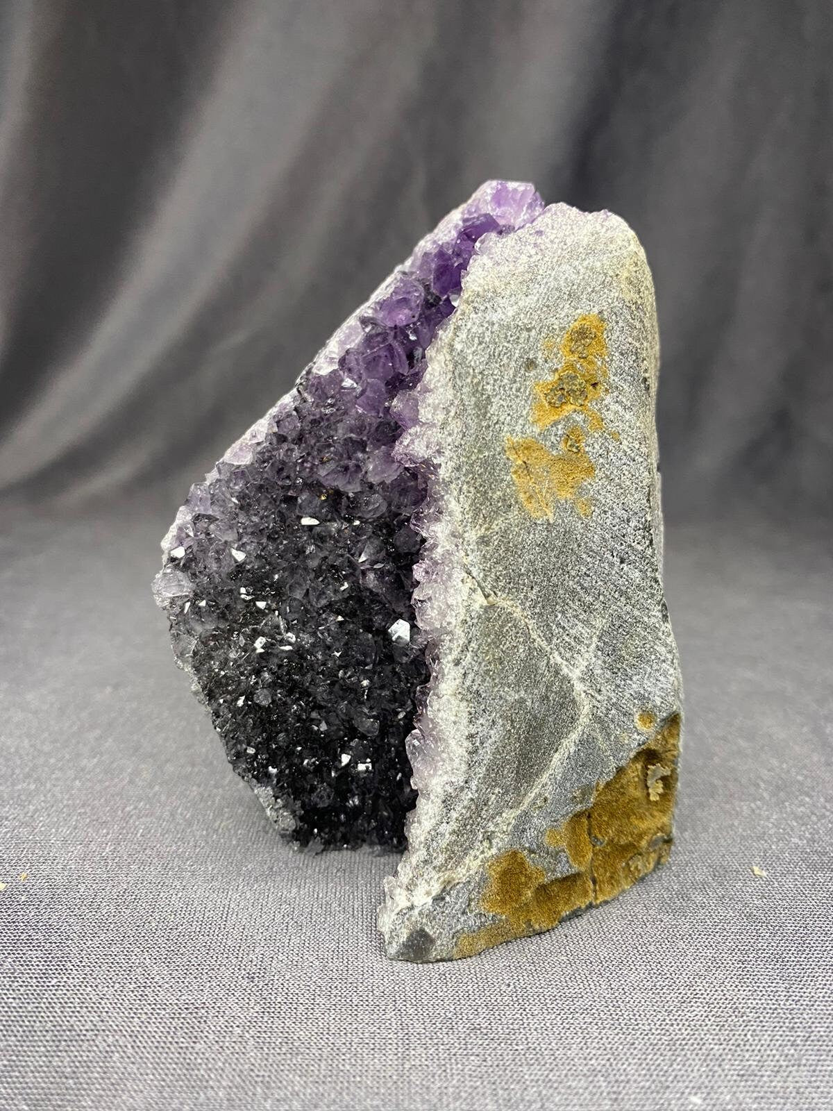Black/purple Amethyst 553g
