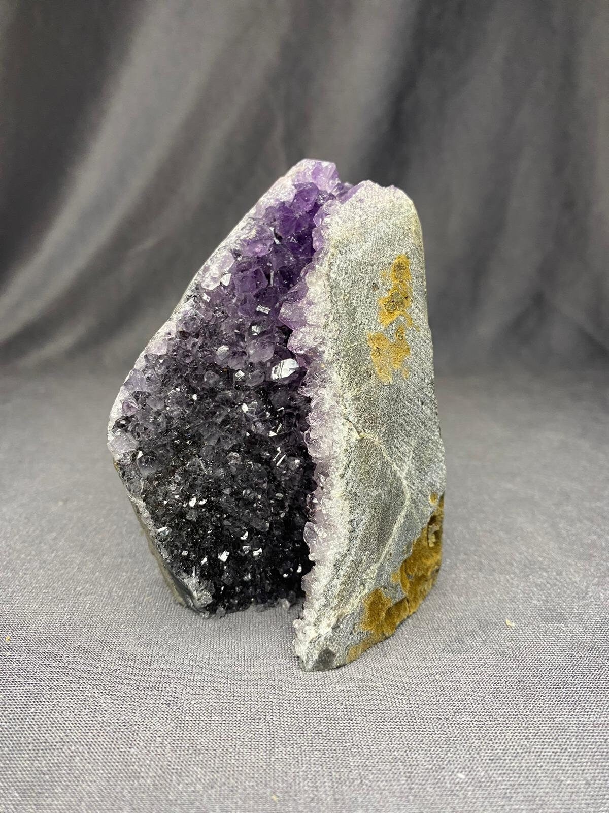 Black/purple Amethyst 553g