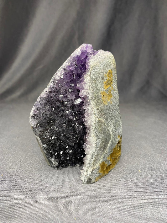 Black/purple Amethyst 553g